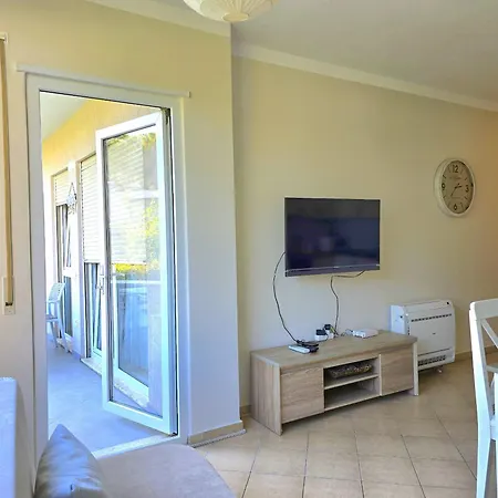 Sunny - 180 Apartment