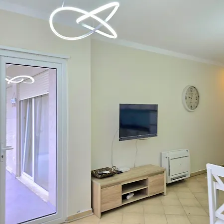 Sunny - 180 Apartment