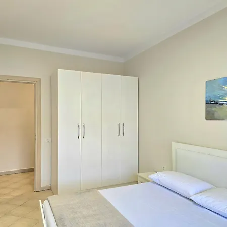 Sunny - 180 Apartment Durres