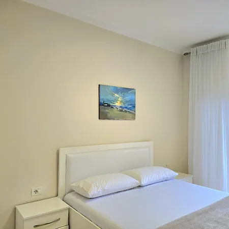 Sunny - 180 Apartment *